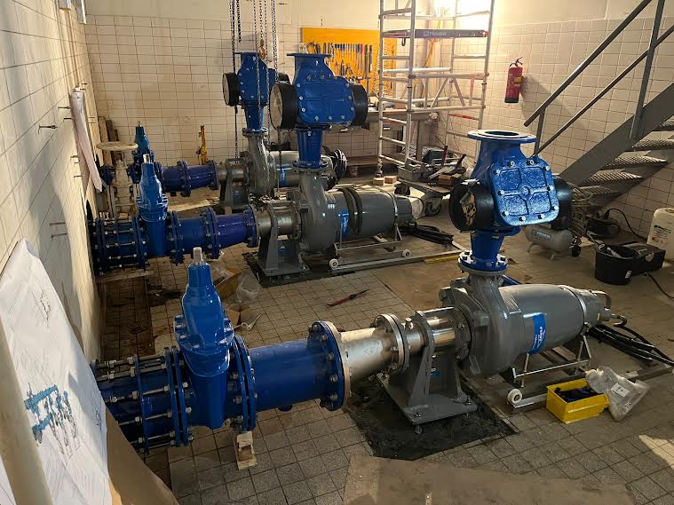 Bovenaanzicht pompen en leidingwerk gemaal Galgkade Vlaardingen