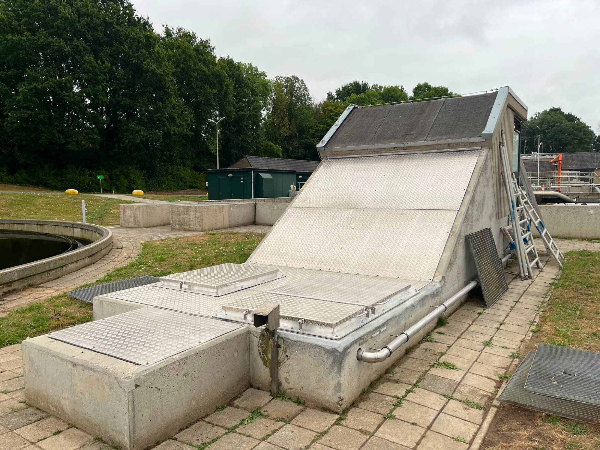 Aluminium vijzelafdekking RWZI Wijlre