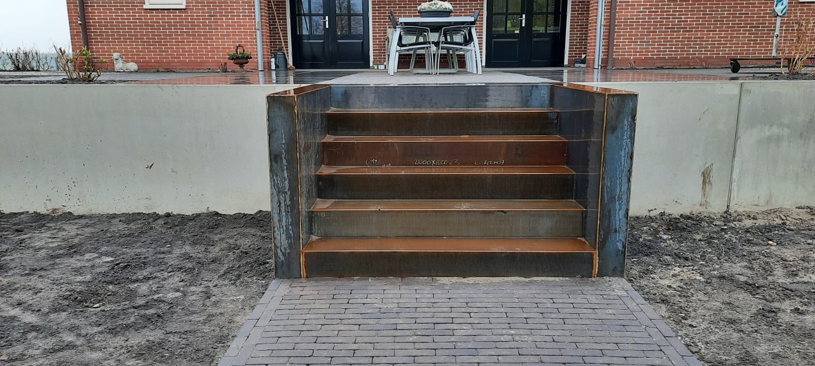 Cortenstalen trap op maat voor Weijer Tuinen, door V.D.K Staal B.V.